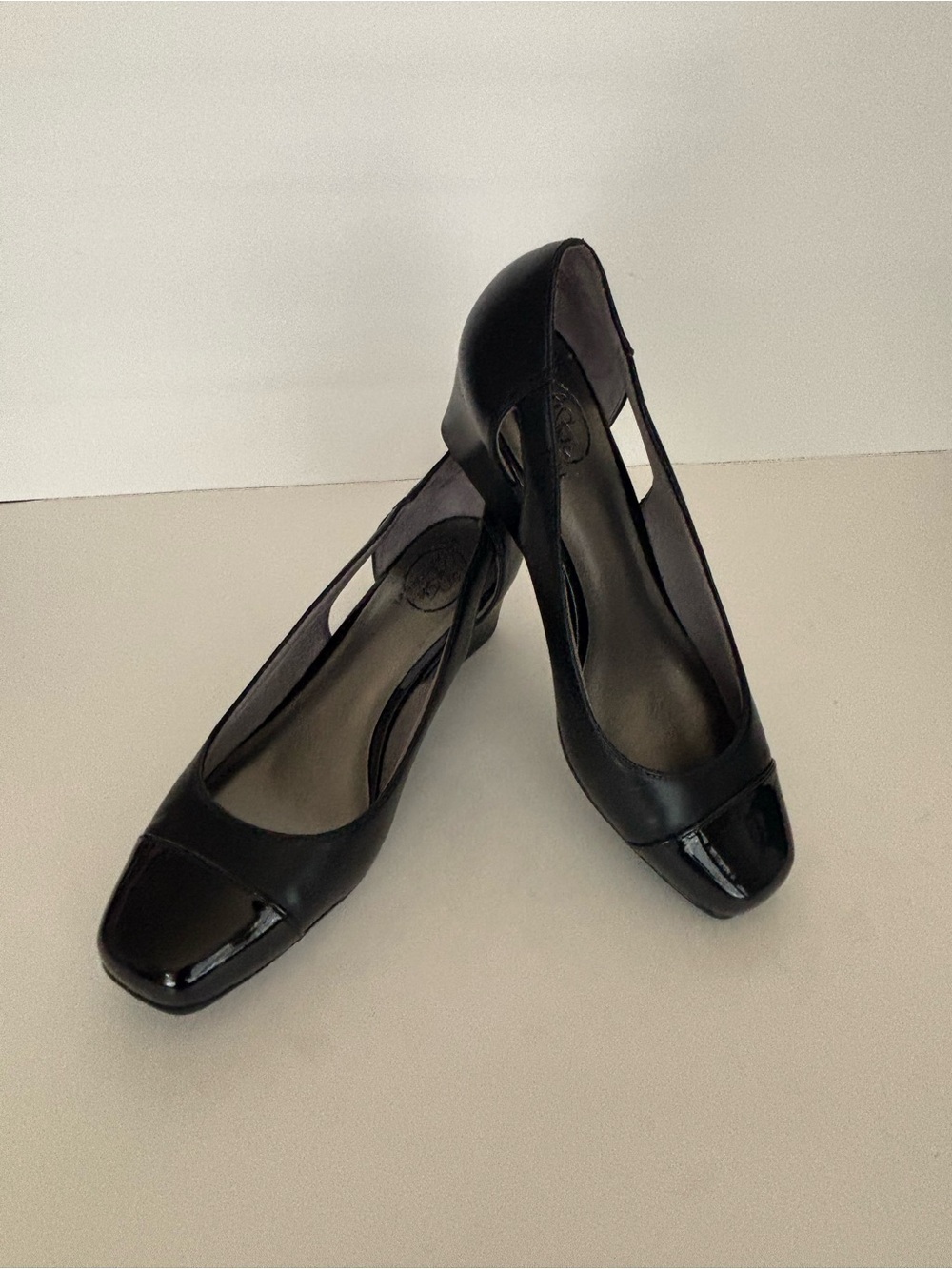 Black Women's Leather Low Heel Pumps